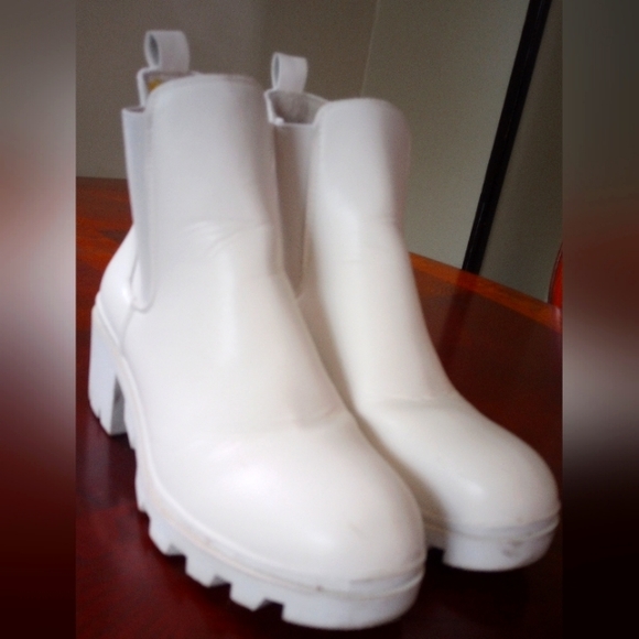 unknown Shoes - White Boots